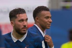 半场不到4-0!姆巴佩尴尬无奈笑了,场边图赫尔振臂庆祝
