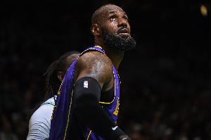 香农·夏普:詹姆斯已不是NBA前五的球员 但42岁的他也算史无前例