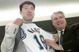 1999年选中王治郅!老尼尔森可谓大郅登陆NBA的伯乐与恩师