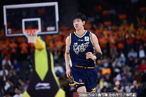 媒体人:广东男篮租借得到杨腾飞 黄明依最终留队