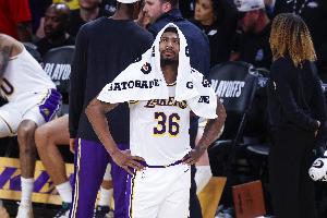 湖人媒体人:斯玛特离开湖人是因为他已准备好换一个环境继续前进