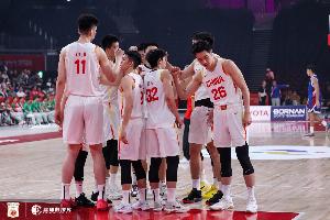 媒体人:一场苦战 小组赛强度太弱 中国队本场兴奋度和防守也不好