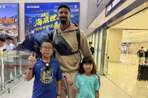 继续合作!记者:青岛男篮的两大外援米奇和韦瑟斯庞都已回到青岛