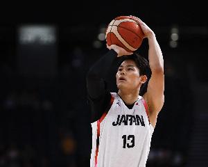 记者:日本男篮金近廉对我们打得最好 很多中国的女记者都说他帅