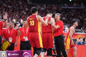 媒体人:三分很准但没身体的球员进不了我们体系 身高不够也不行