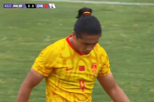 半场最好机会!U23国足手术刀直塞 杨希射门被堵 张玉宁补射打高