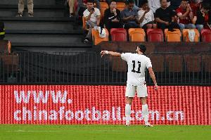 5-0大胜中国队!巴勒斯坦球员破门后,向场边比出大拇指朝下手势