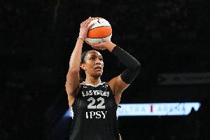 效率很高!阿贾·威尔逊上半场8投7中&三分1中1砍下21分2板1助1帽