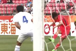 太帅了!王钰栋一条龙+轰世界波直挂死角,U23国足2-1领先!