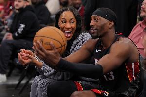 爆砍36分!阿德巴约称赞女友阿贾:她是MVP 且仍在迈向新高度
