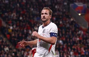 名宿:凯恩的传球很精彩,也许他厌倦进球之后会回撤踢后腰