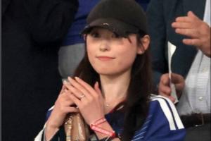 刚官宣3天!久保建英妻子福原遥佩戴婚戒现场观赛日本vs新西兰