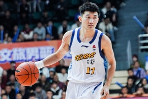手感冰凉!孙铭徽10中2低效拿到4分5板6助2断