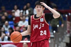 5犯规照样输出!李悦洲9中5&三分4中3砍下16分2助2断