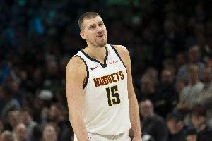 乔·约翰逊:约基奇绝对是历史TOP20 中锋能打出这种数据太夸张了