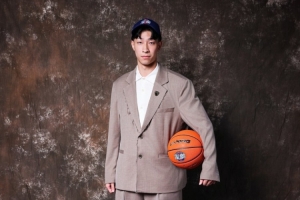 状元!宋昕澔8投5中&三分5中4得到15分2板2助