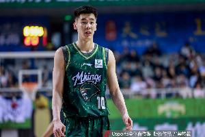 保持状态就好!郭昊文15中8拿到20分4板4助 最后一节没有登场