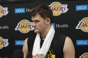 凯斯勒:手指就是撞了一下 现在感觉不错今天全程参与了训练!