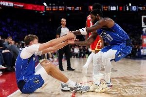 Windhorst:乌杰里已明确表态决心留下欧文让他与弗拉格并肩作战