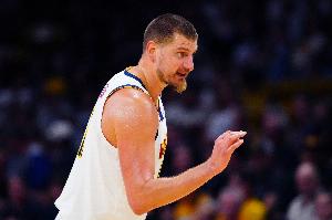 认真对待了!约基奇半场8中6高效拿下16分3板6助 首节轰14分