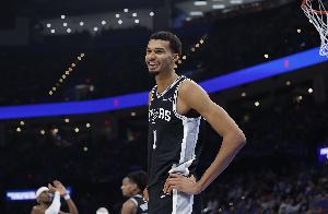 体育画报:文班似乎正跳过超巨必经成长之路 NBA即将进入他的时代