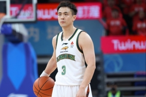 韩德君:继伟是我们这代少数剩下的球员 盼他把辽宁精神传递下去