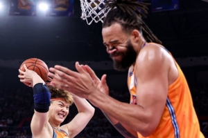 还在适应!麦基半场出战6分钟 1投1中得到3分1板2助&有1断1帽进账