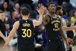 Slater:去年膝伤未愈的库里曾看望巴特勒 两人进一步加深了情谊