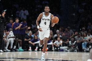 手热!福克斯&卡斯尔&瓦塞尔半场共22投15中 合计得到38分
