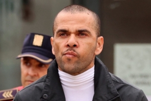 阿尔维斯:很多时候我们自以为有自由,但实际反而比囚徒更加被困