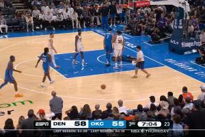 杰伦威快攻被放倒从中场滚到底线 解说林书豪:这是不是NBA纪录
