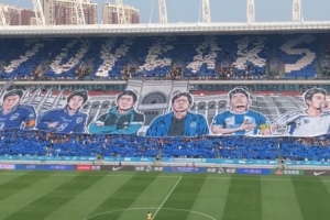 津门虎主场展示tifo,致敬于根伟、左树生、曹阳等六位名宿