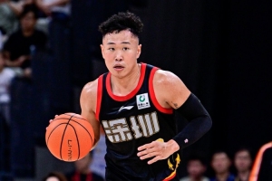 贺希宁赛季至今场均10.5分3板3助 上赛季场均20.1分5板3.7助