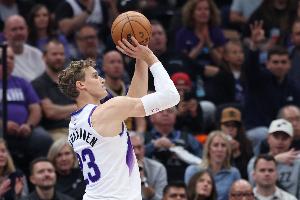 难救主!马尔卡宁19中9拿28分6板 三分11中5