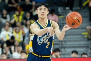 秒变提款机!徐杰半场被无限单打 5中2得7分1板1助1断 正负值-22