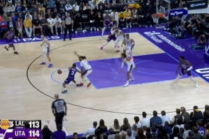 NBA官方:湖人球员扎威在对阵爵士的比赛中假摔 罚款2000美元