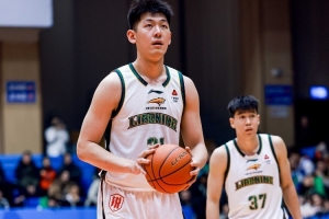 吃饼可以!张陈治锋7中5高效拿下11分8板1助 4前场板