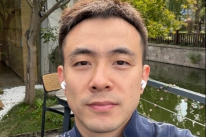 偷得浮生半日闲!赵继伟更新社媒 晒出在宁波的近照