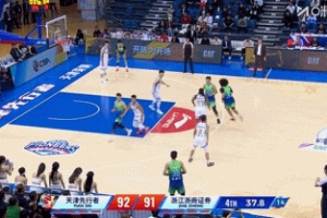 一度落后23分!天津连续失误 威尔斯4罚全中率广厦反超